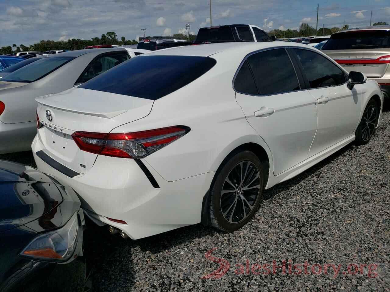 4T1B11HK1JU613235 2018 TOYOTA CAMRY