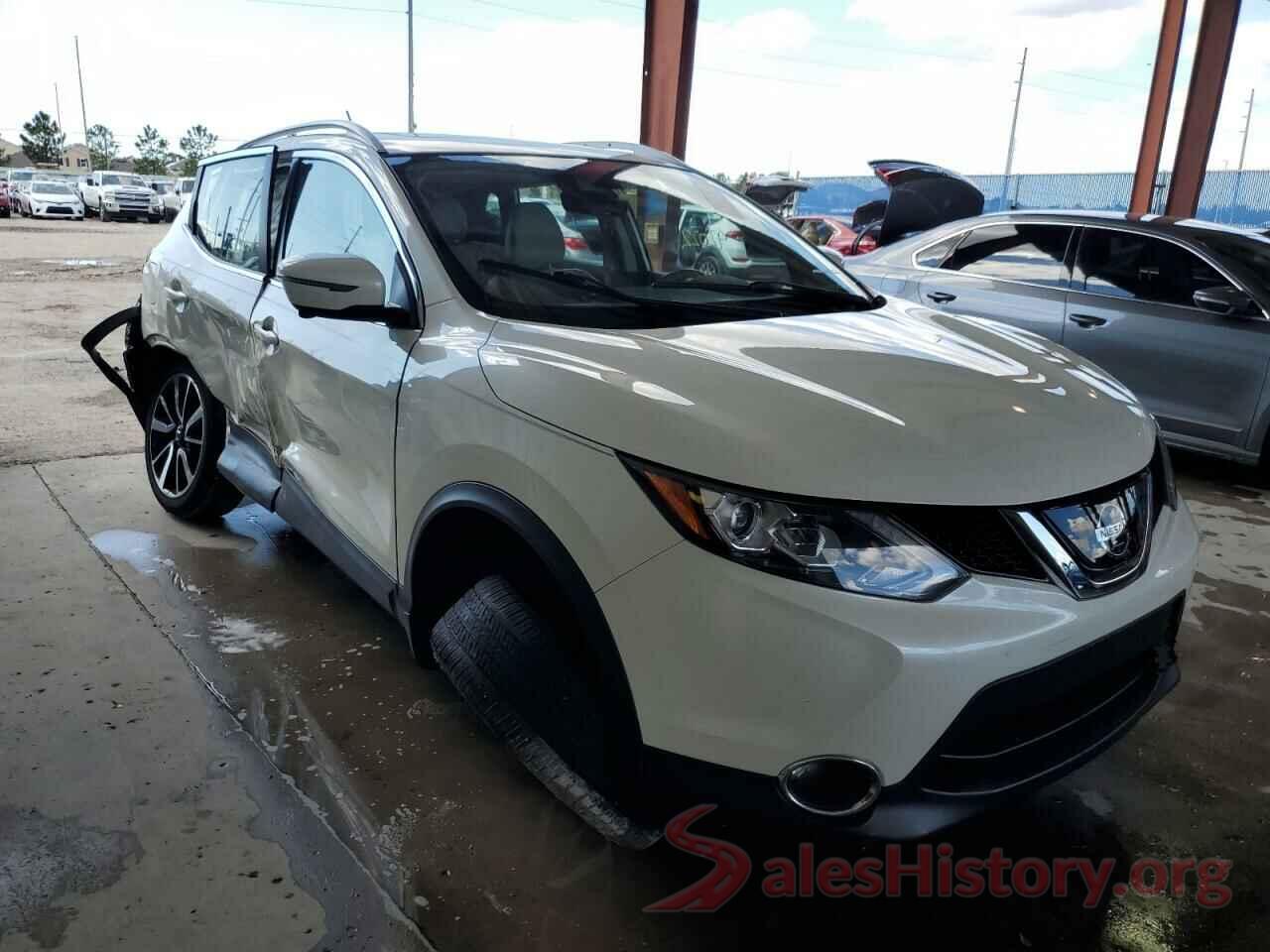 JN1BJ1CP8JW500087 2018 NISSAN ROGUE