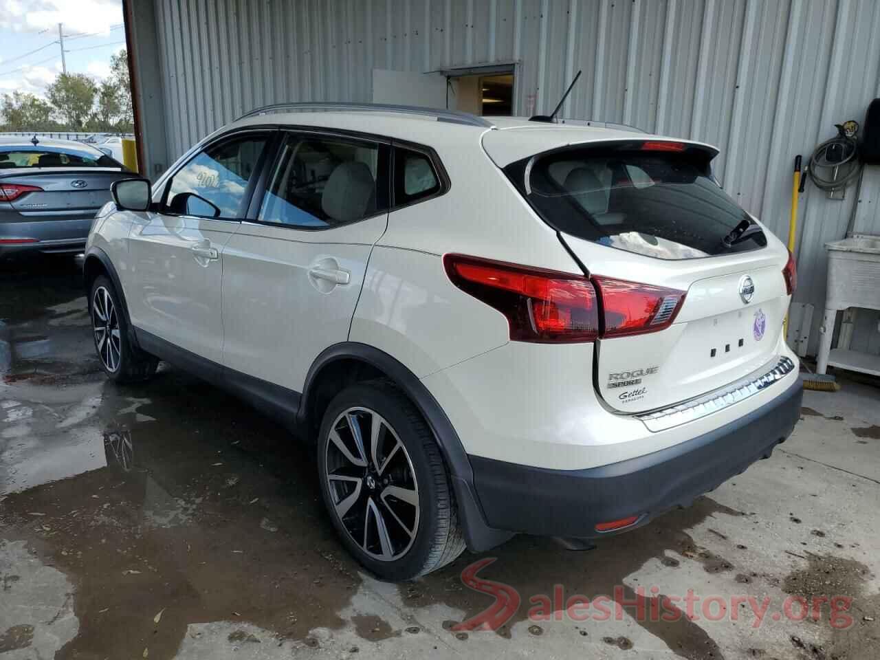 JN1BJ1CP8JW500087 2018 NISSAN ROGUE