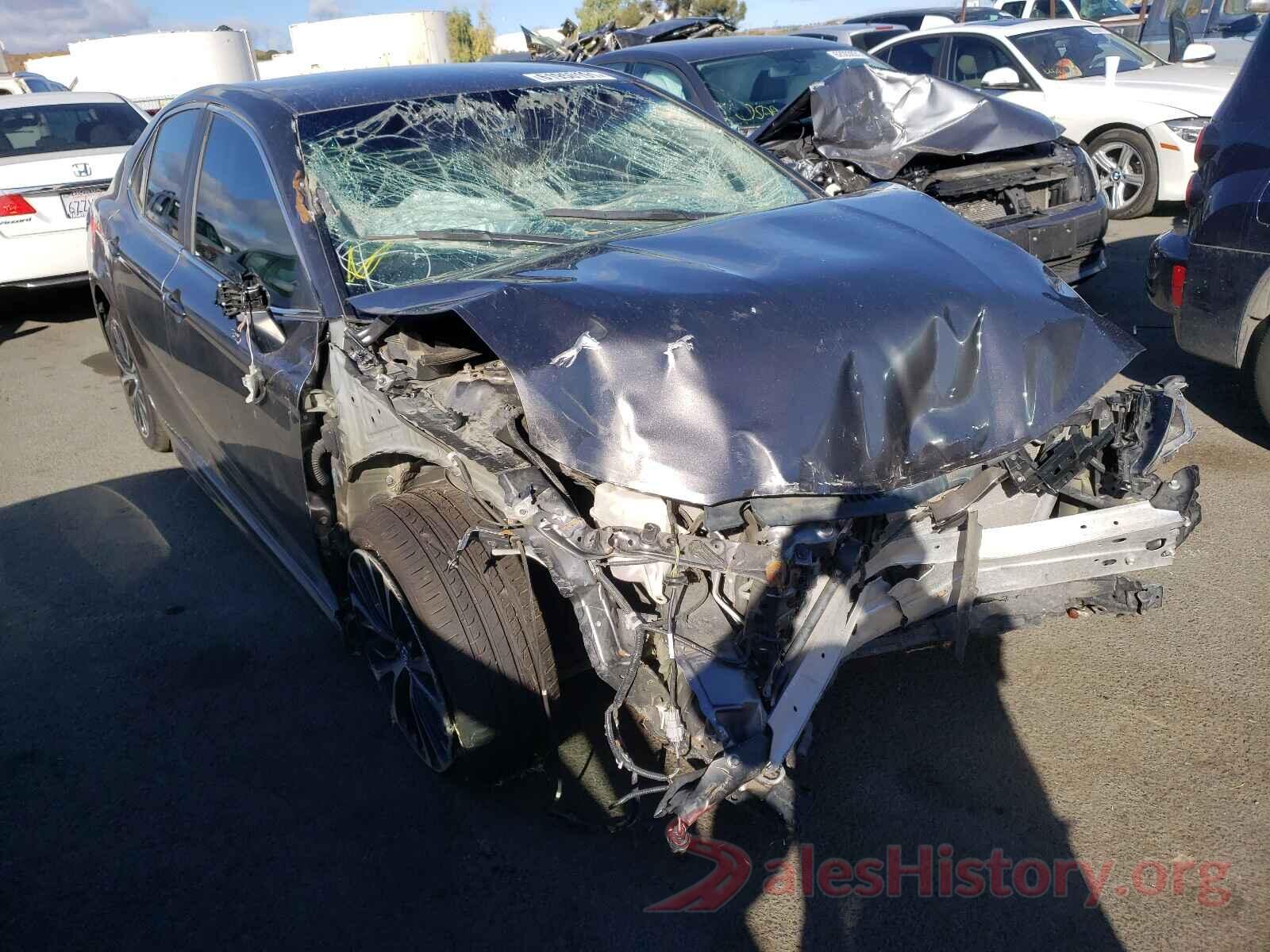 4T1B11HK3JU613642 2018 TOYOTA CAMRY