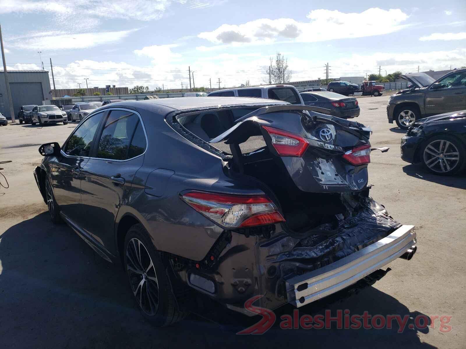 4T1B11HK2JU112323 2018 TOYOTA CAMRY