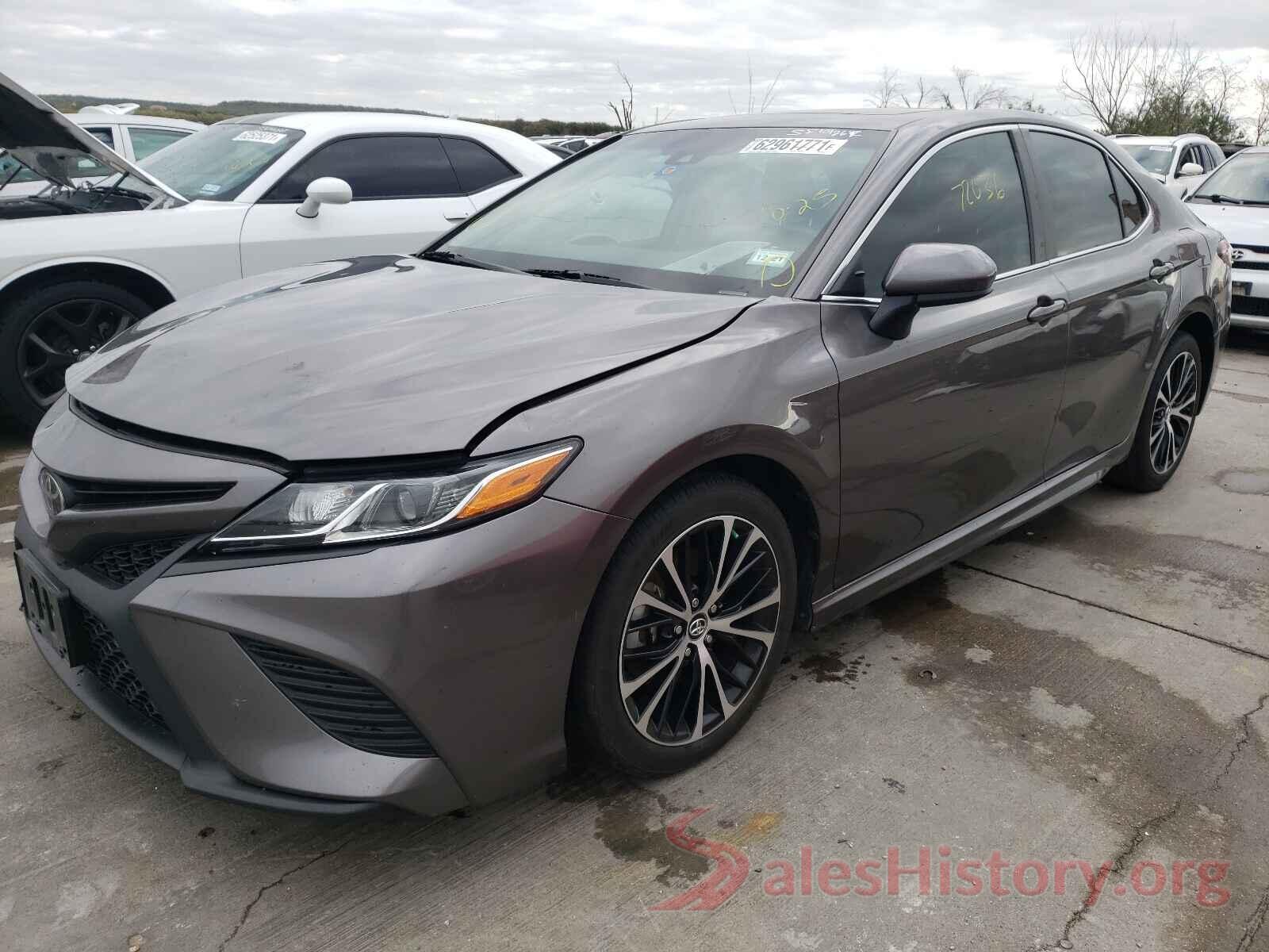 4T1B11HK8JU093678 2018 TOYOTA CAMRY