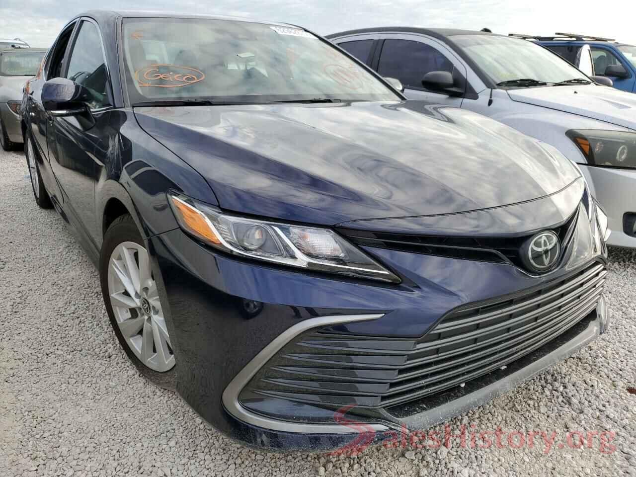 4T1R11BK0NU068206 2022 TOYOTA CAMRY