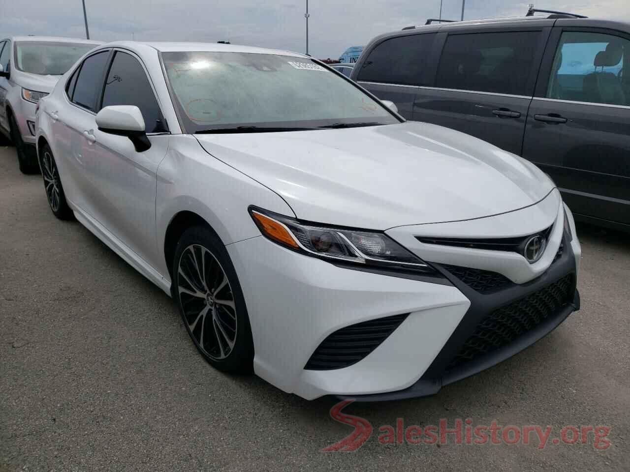 4T1B11HK2JU156936 2018 TOYOTA CAMRY