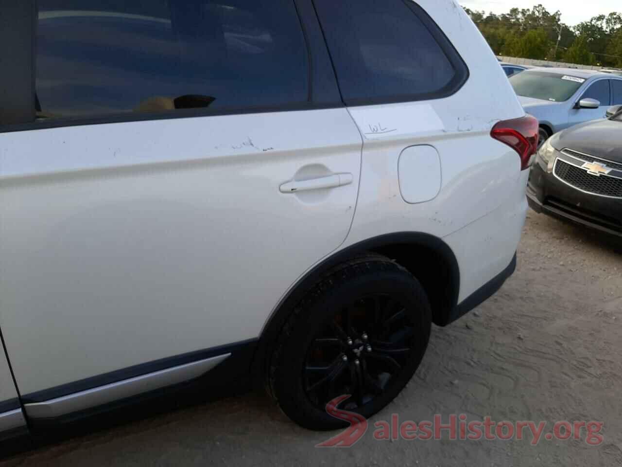 JA4AD2A3XKZ037403 2019 MITSUBISHI OUTLANDER