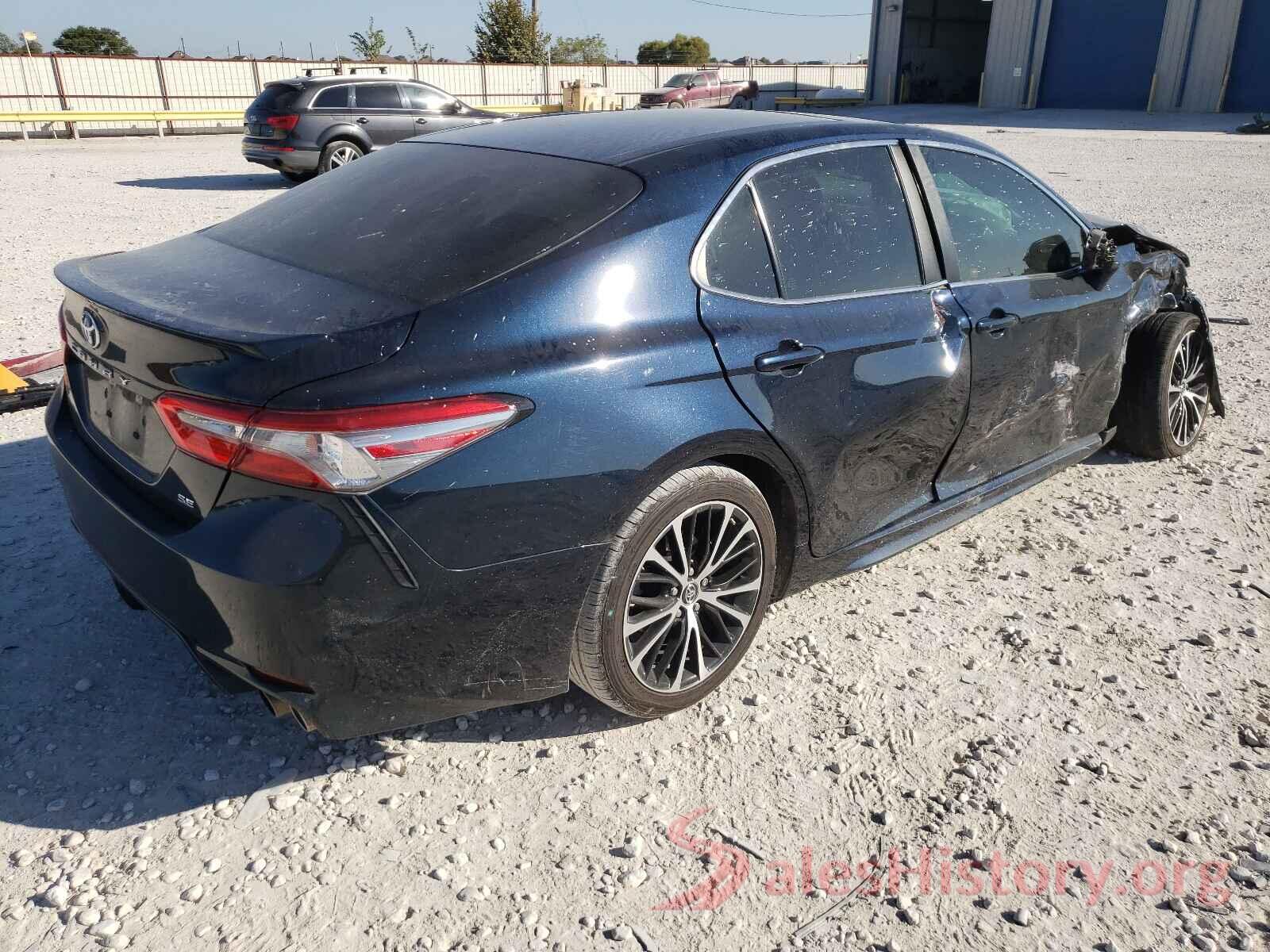 4T1B11HK0JU641303 2018 TOYOTA CAMRY