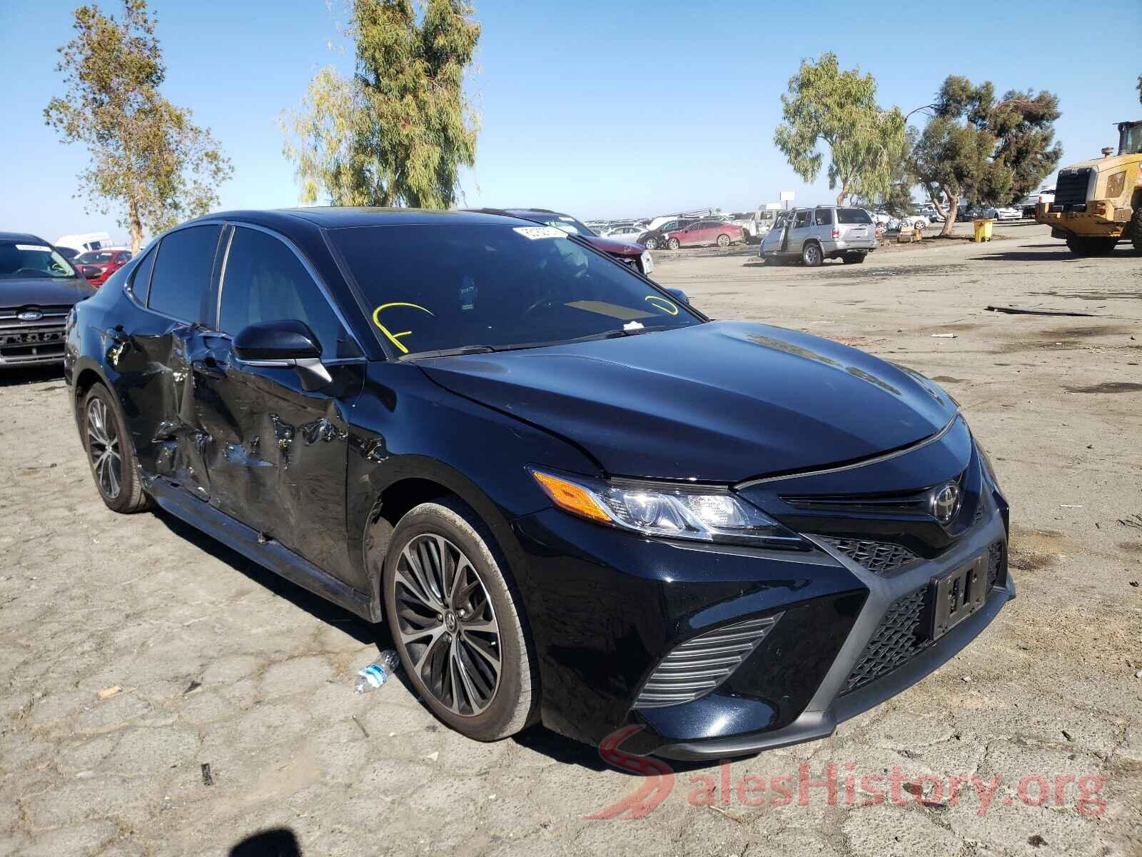 4T1B11HK1JU067388 2018 TOYOTA CAMRY