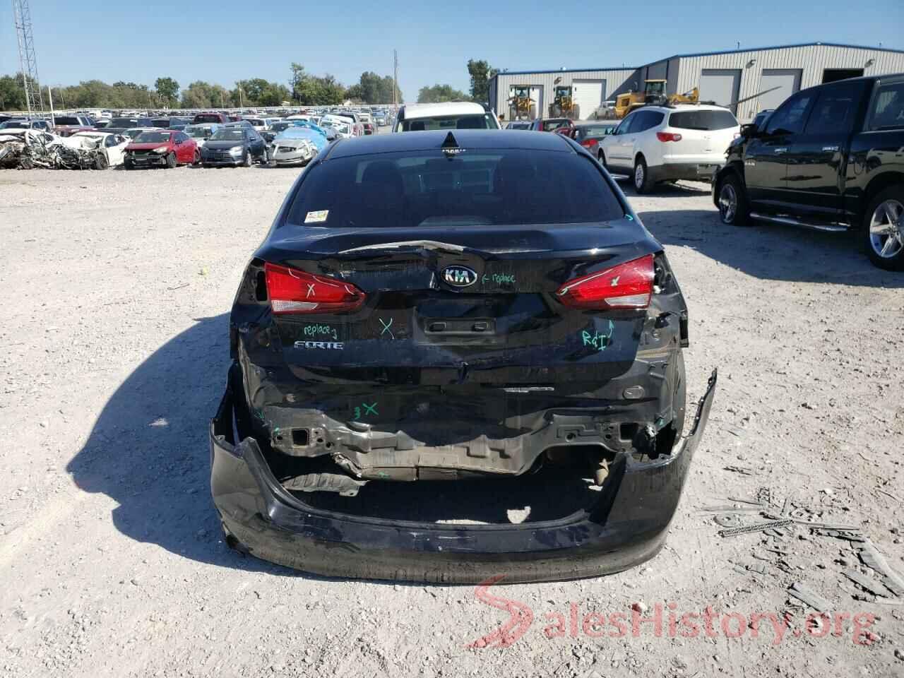 3KPFL4A70JE263599 2018 KIA FORTE