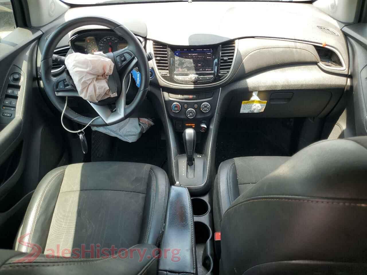 2020 CHEVROLET TRAX VIN 3GNCJLSB3LL258571, interior dashboard