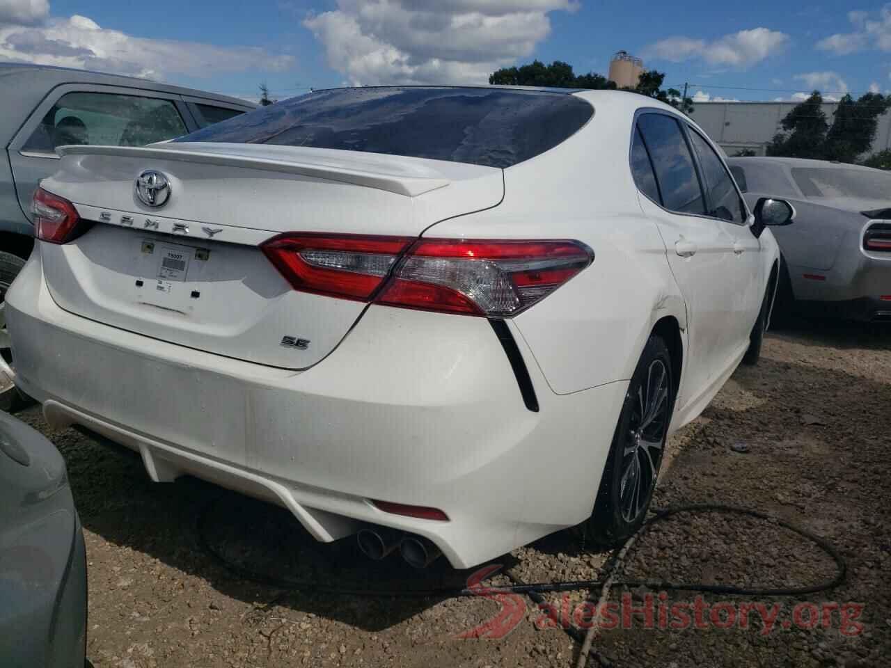 4T1B11HK4JU611771 2018 TOYOTA CAMRY