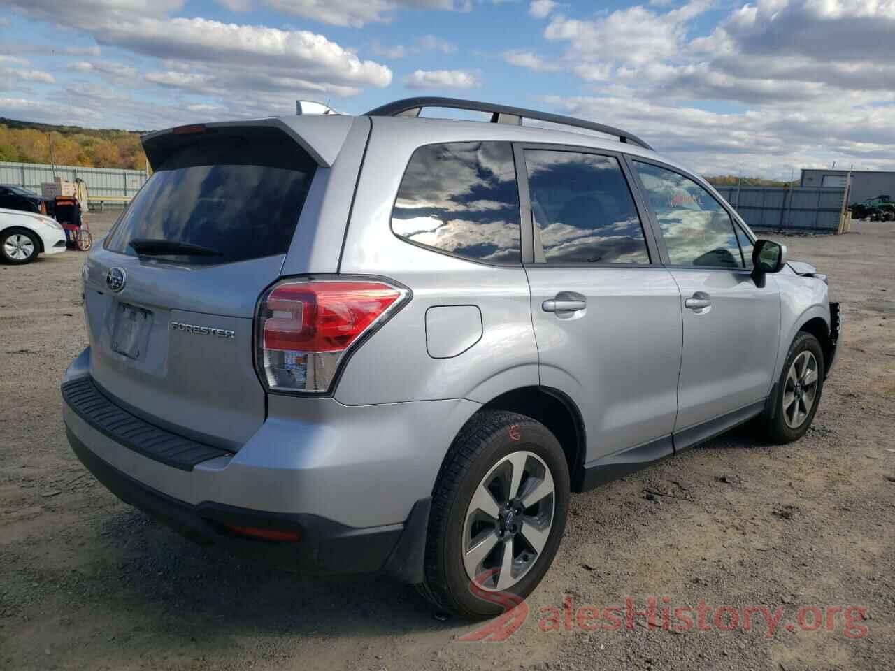 JF2SJAGC3JH523514 2018 SUBARU FORESTER