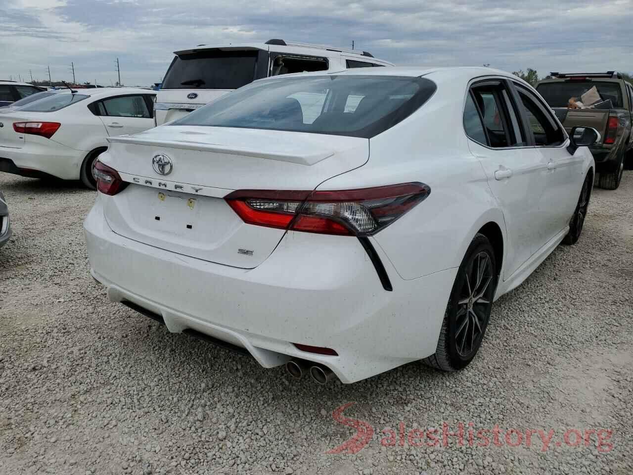 4T1G11AK8NU715539 2022 TOYOTA CAMRY