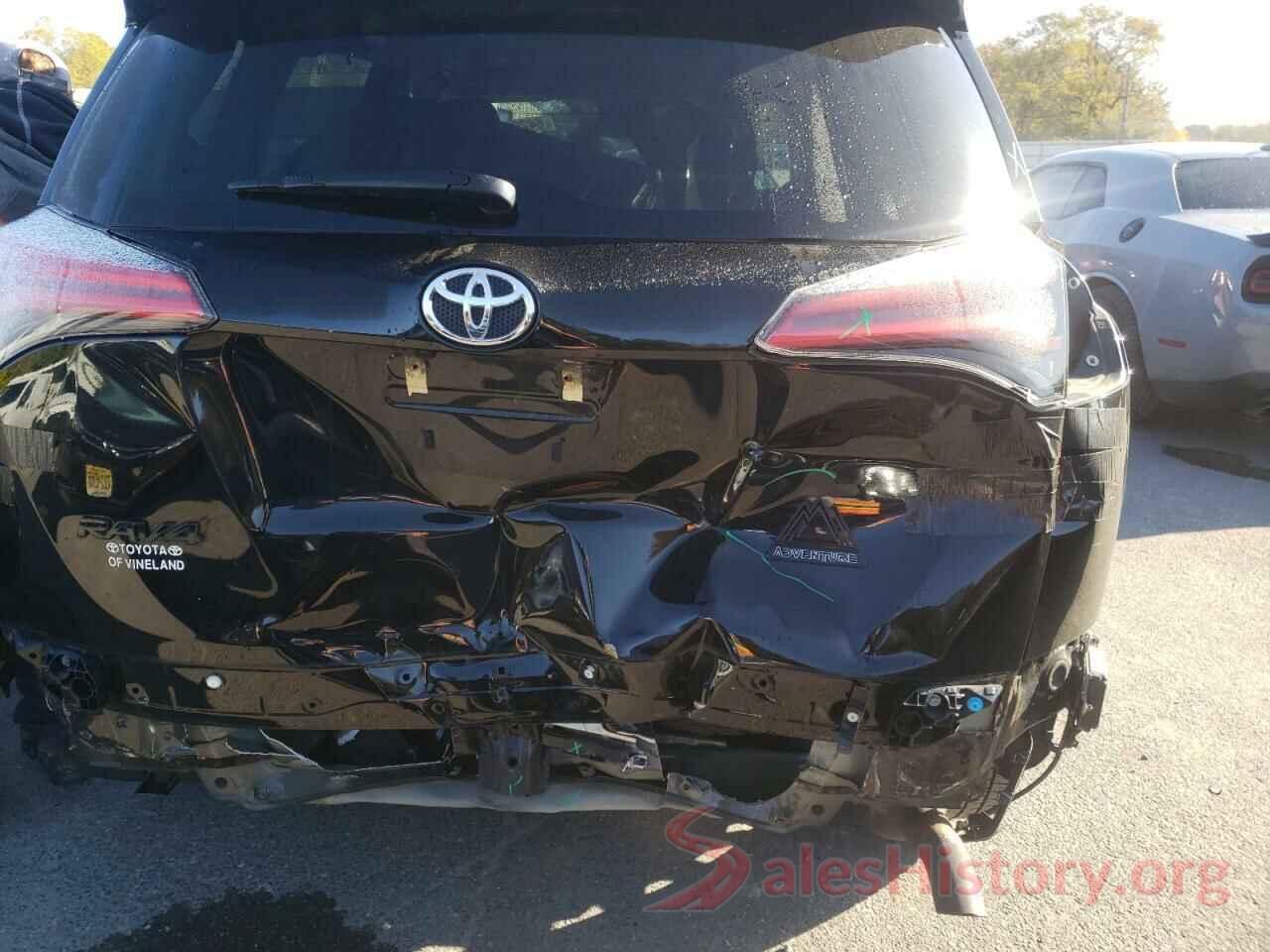 2T3RFREV3JW702650 2018 TOYOTA RAV4