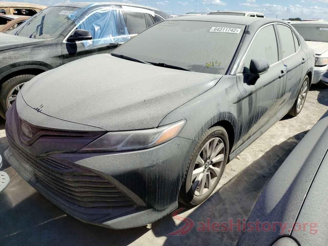 4T1B11HK8JU585661 2018 TOYOTA CAMRY