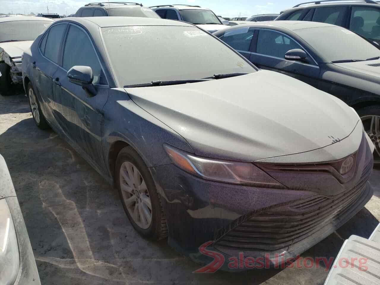 4T1B11HK8JU585661 2018 TOYOTA CAMRY