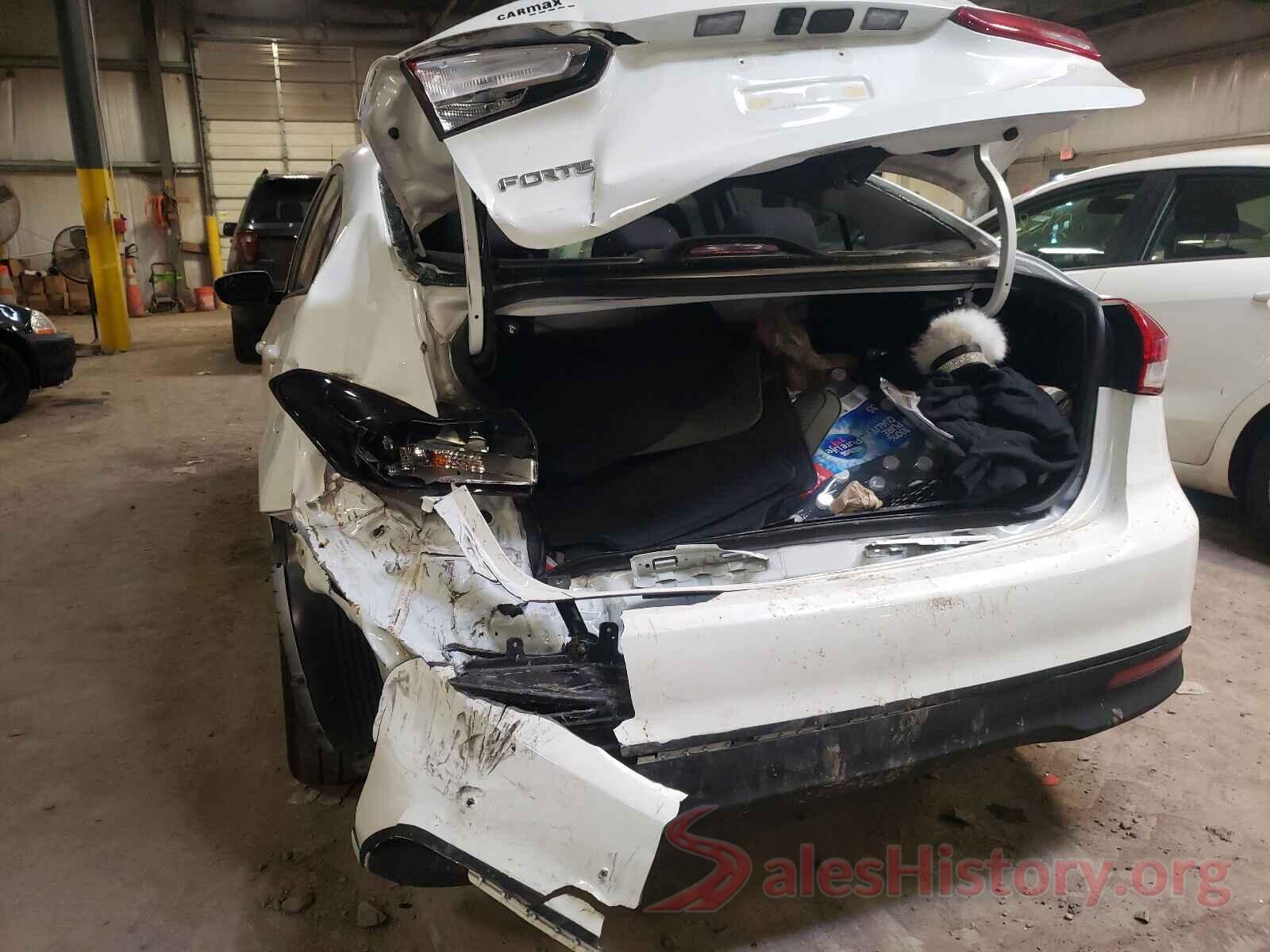 3KPFK4A77JE272996 2018 KIA FORTE