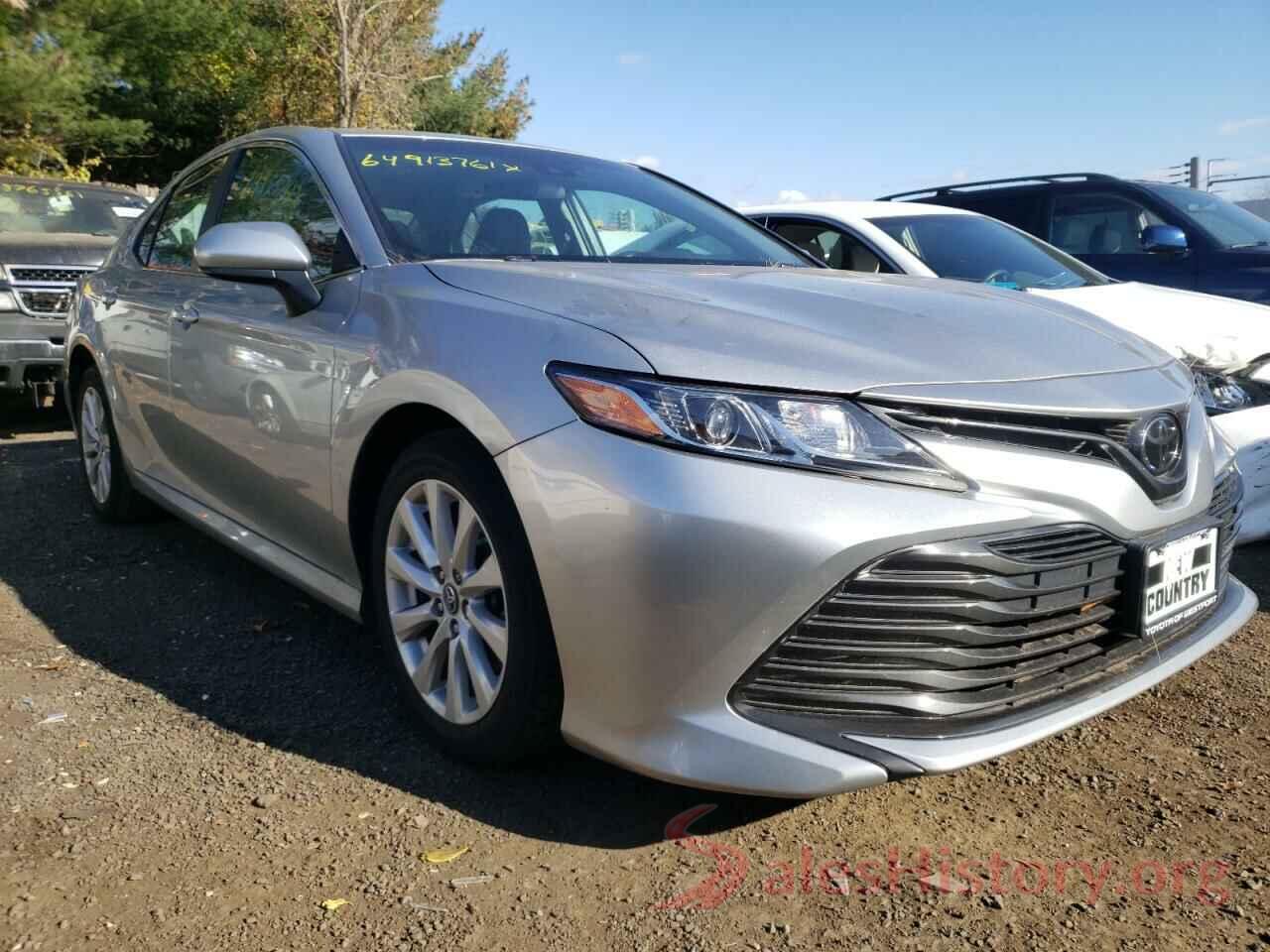 4T1B11HK9JU637363 2018 TOYOTA CAMRY