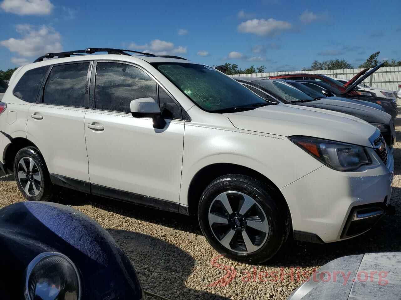 JF2SJAGC1JH577393 2018 SUBARU FORESTER