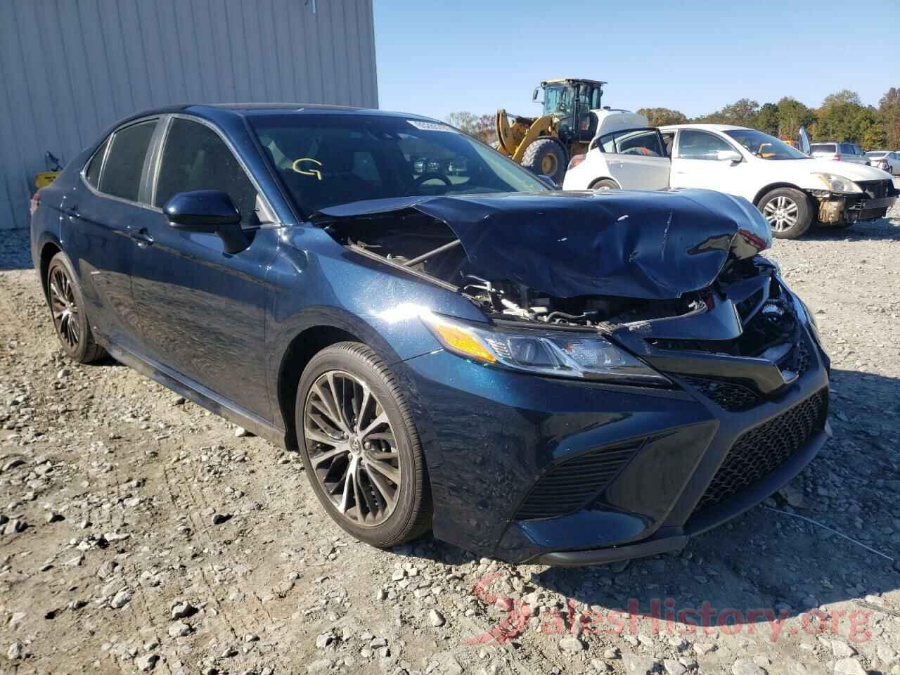 4T1B11HK0JU650695 2018 TOYOTA CAMRY