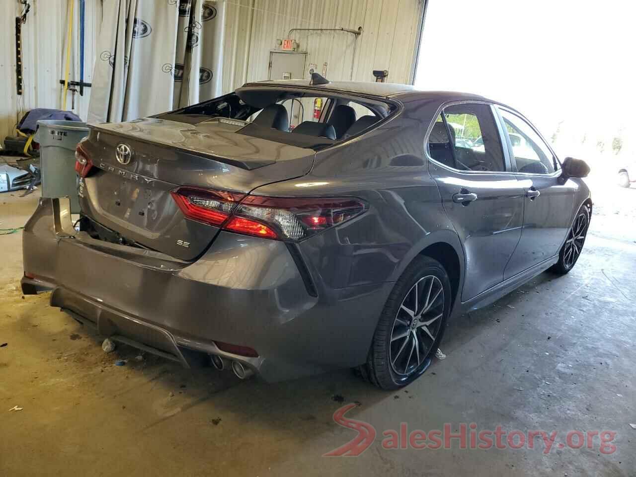 4T1T11AK1NU683273 2022 TOYOTA CAMRY