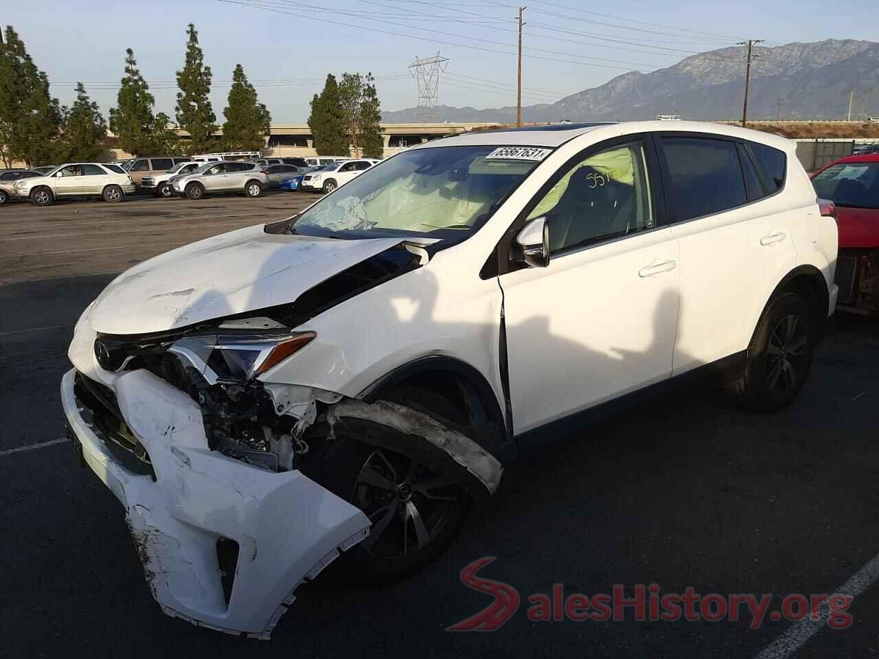 JTMWFREV6JJ725633 2018 TOYOTA RAV4