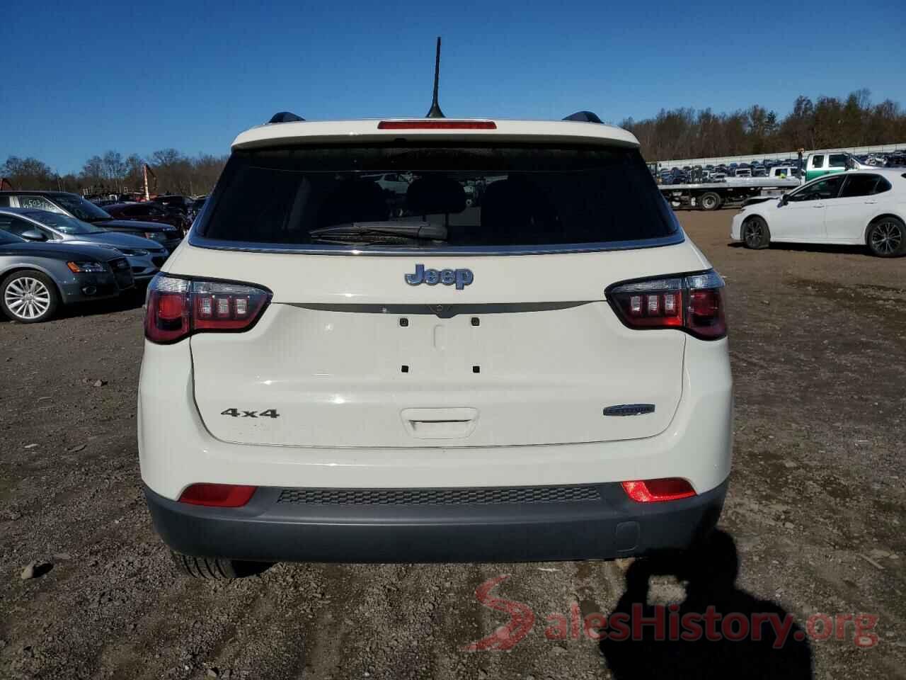 3C4NJDBB5JT479559 2018 JEEP COMPASS