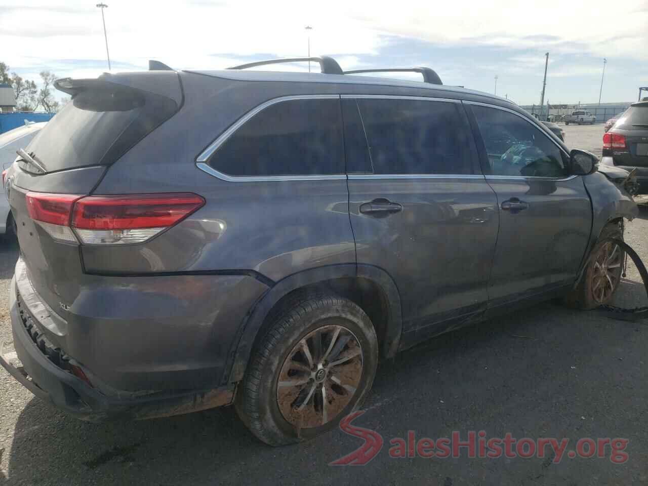 5TDKZRFH2JS548242 2018 TOYOTA HIGHLANDER