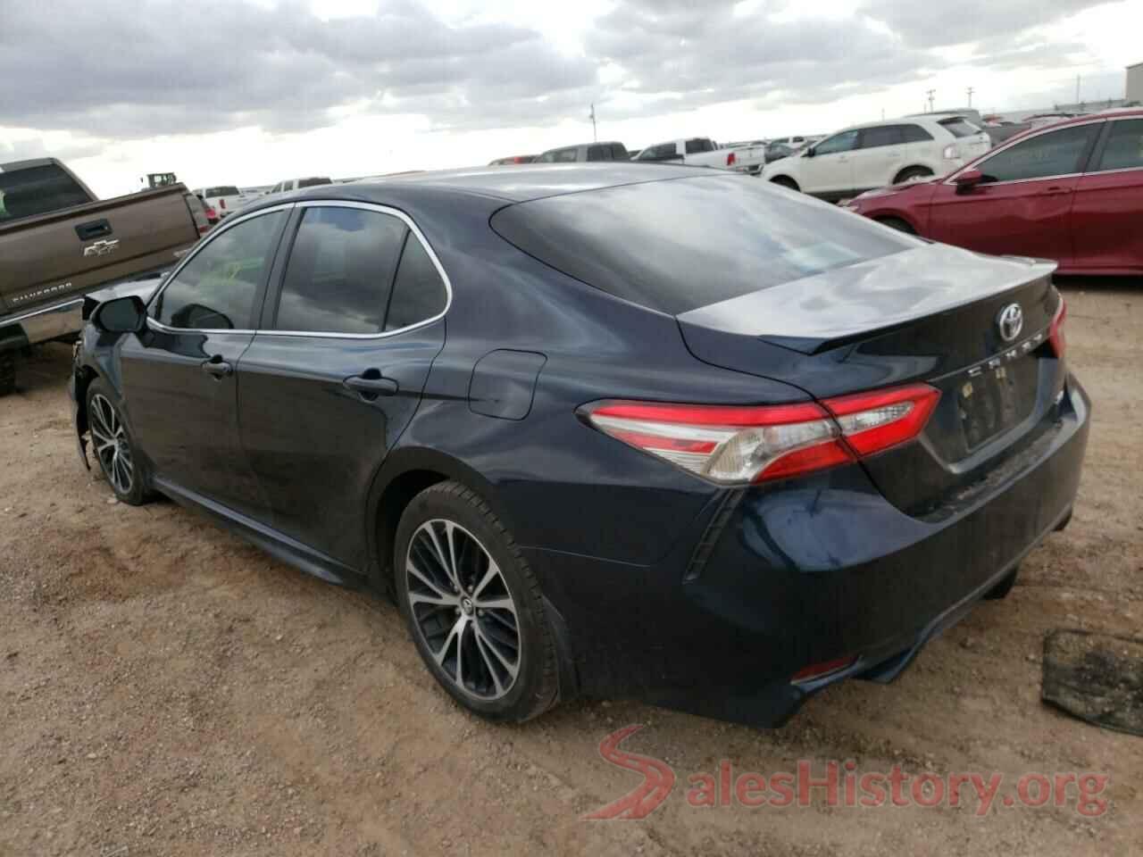 4T1B11HK1JU581631 2018 TOYOTA CAMRY