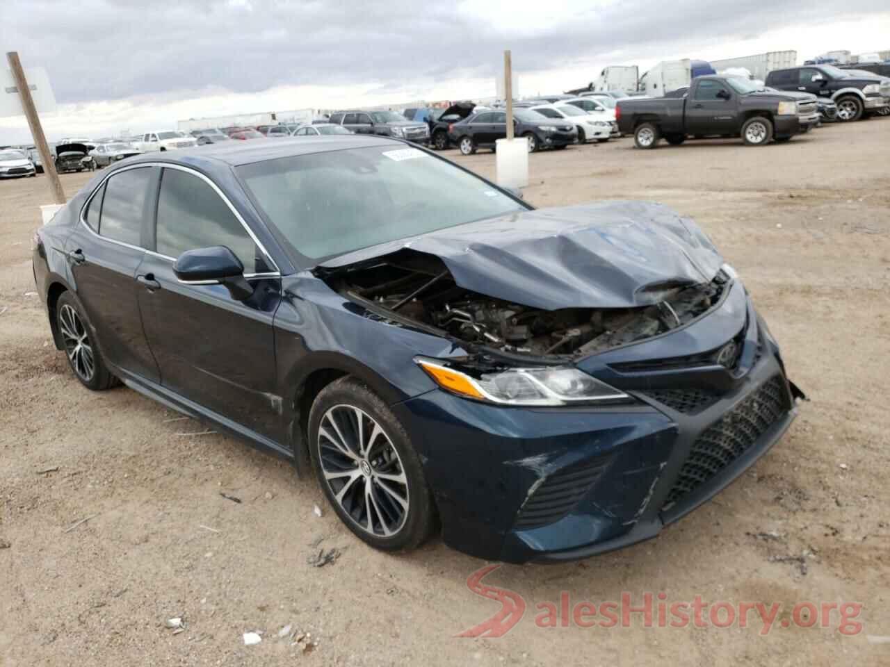 4T1B11HK1JU581631 2018 TOYOTA CAMRY