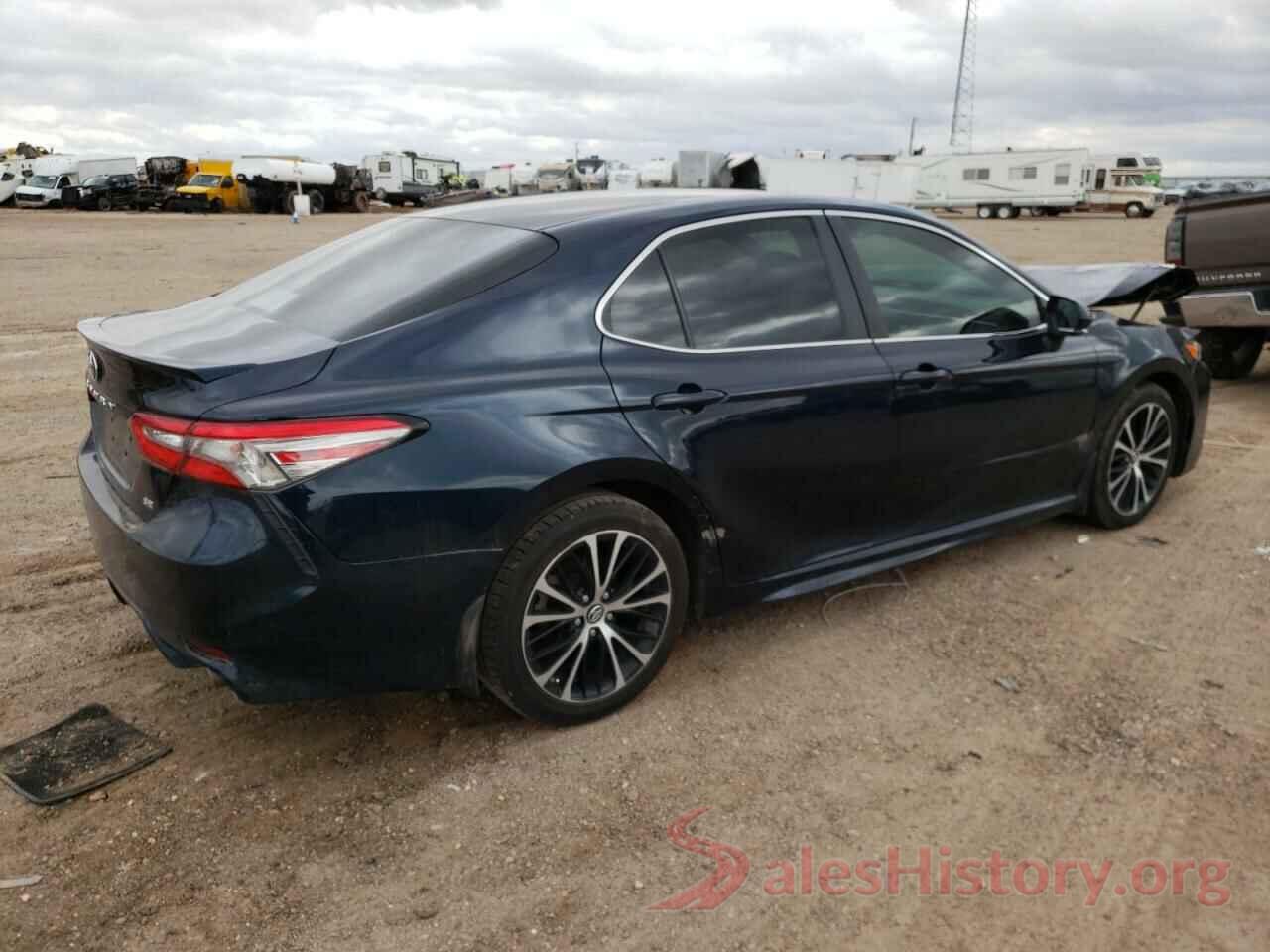 4T1B11HK1JU581631 2018 TOYOTA CAMRY