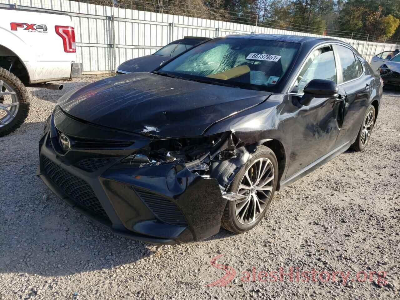 4T1B11HK2JU116047 2018 TOYOTA CAMRY