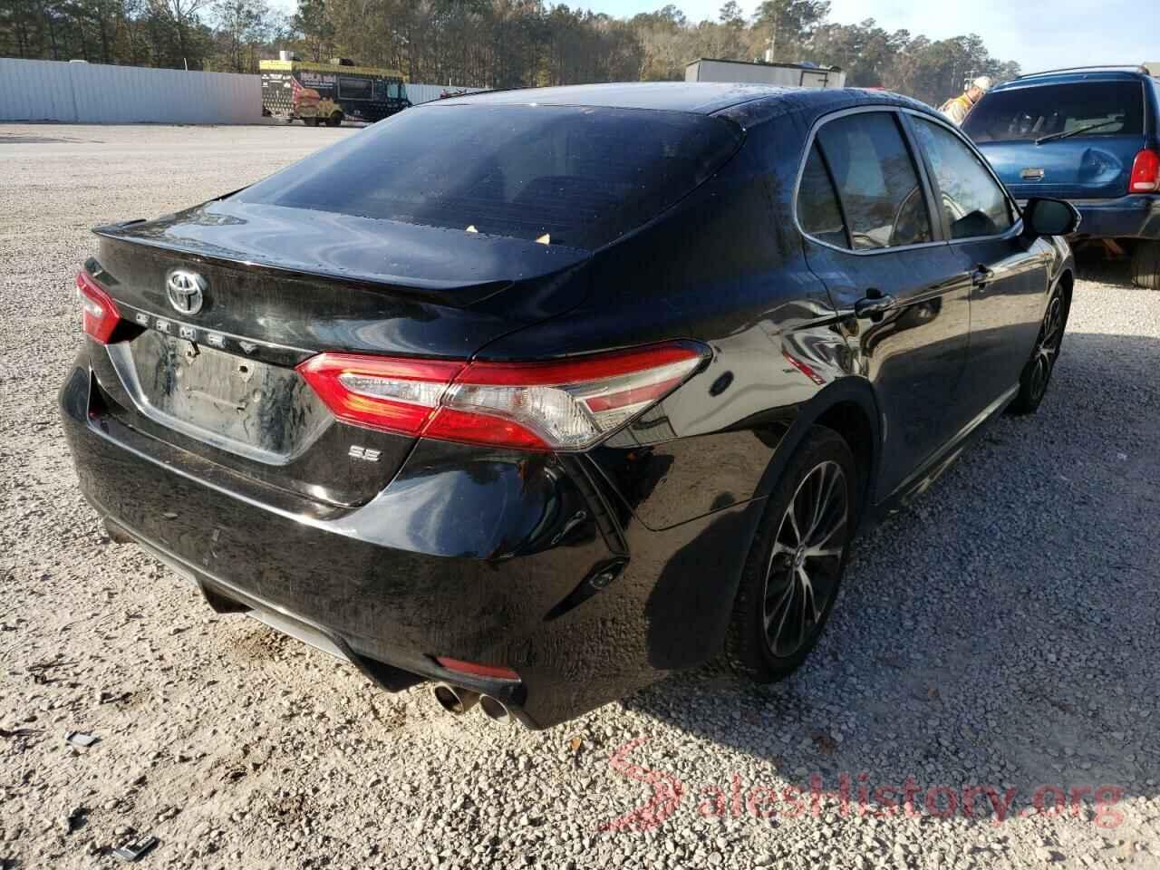 4T1B11HK2JU116047 2018 TOYOTA CAMRY