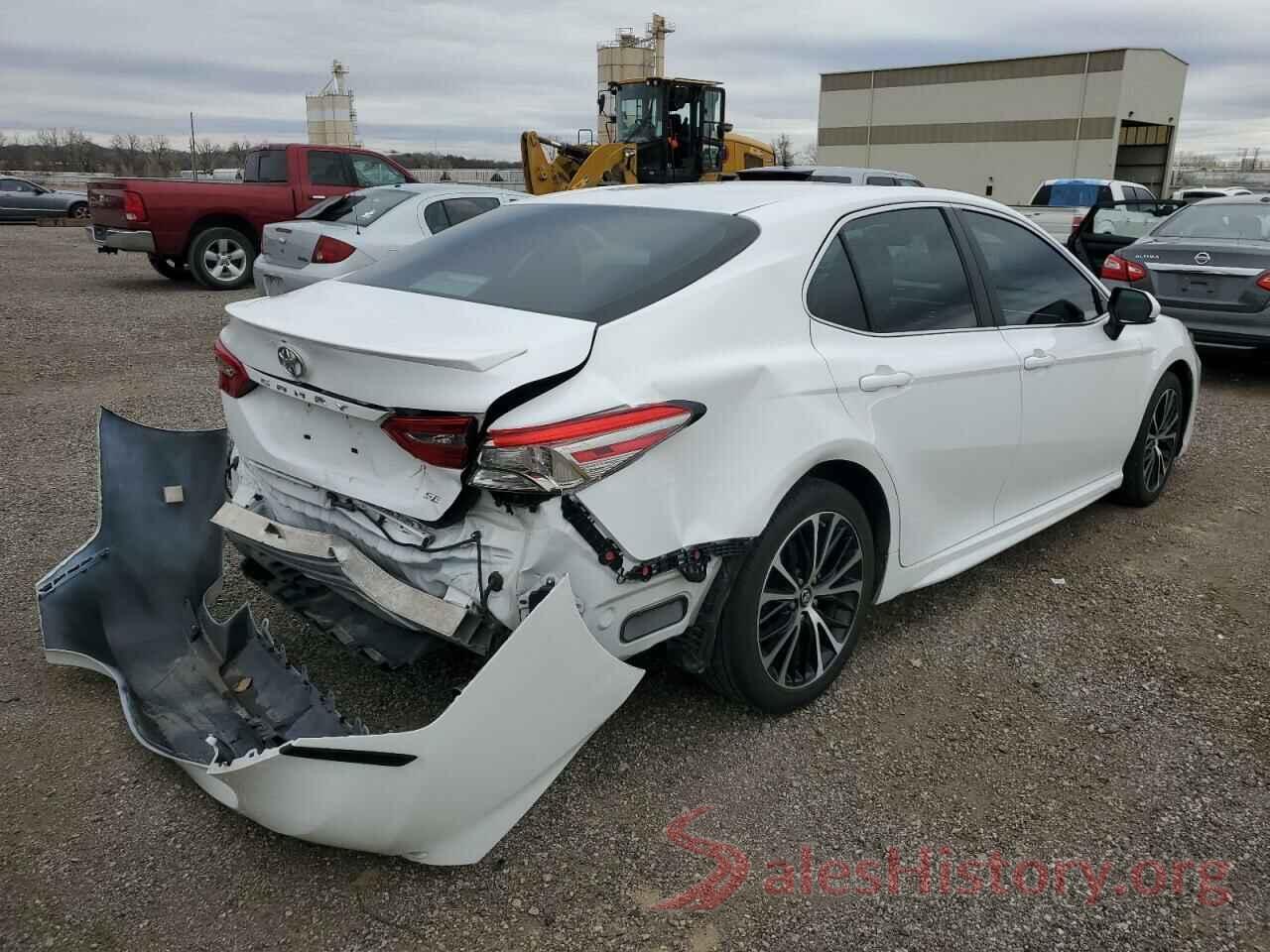 4T1B11HK3JU640484 2018 TOYOTA CAMRY