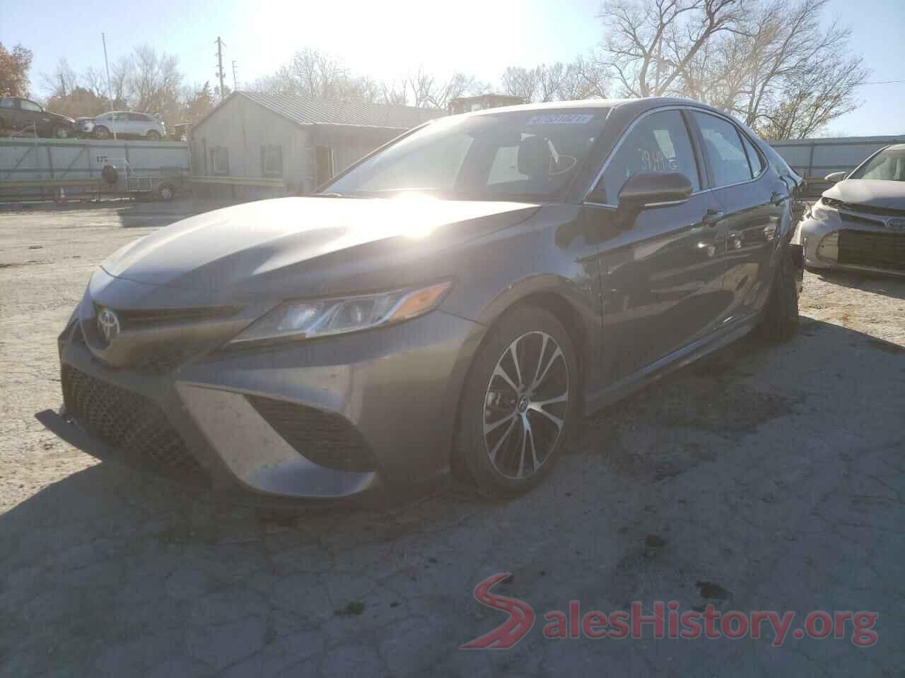 4T1B11HK3JU538683 2018 TOYOTA CAMRY