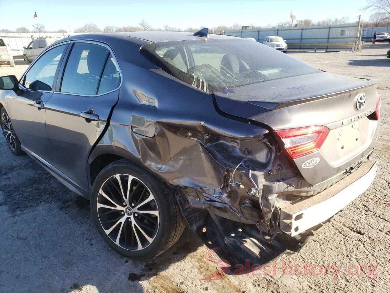 4T1B11HK3JU538683 2018 TOYOTA CAMRY