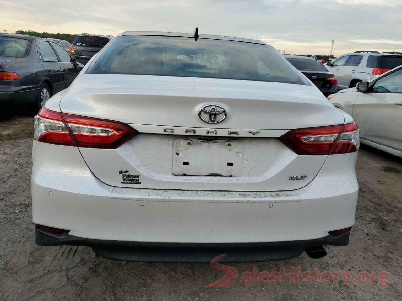 4T1B11HK7JU036825 2018 TOYOTA CAMRY