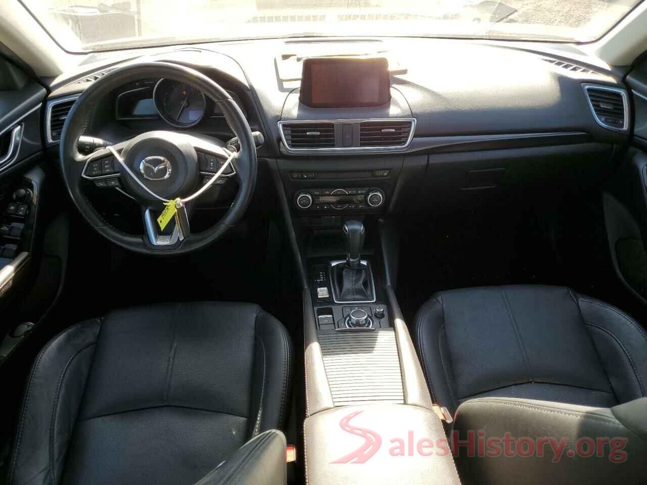 3MZBN1W33JM240477 2018 MAZDA 3