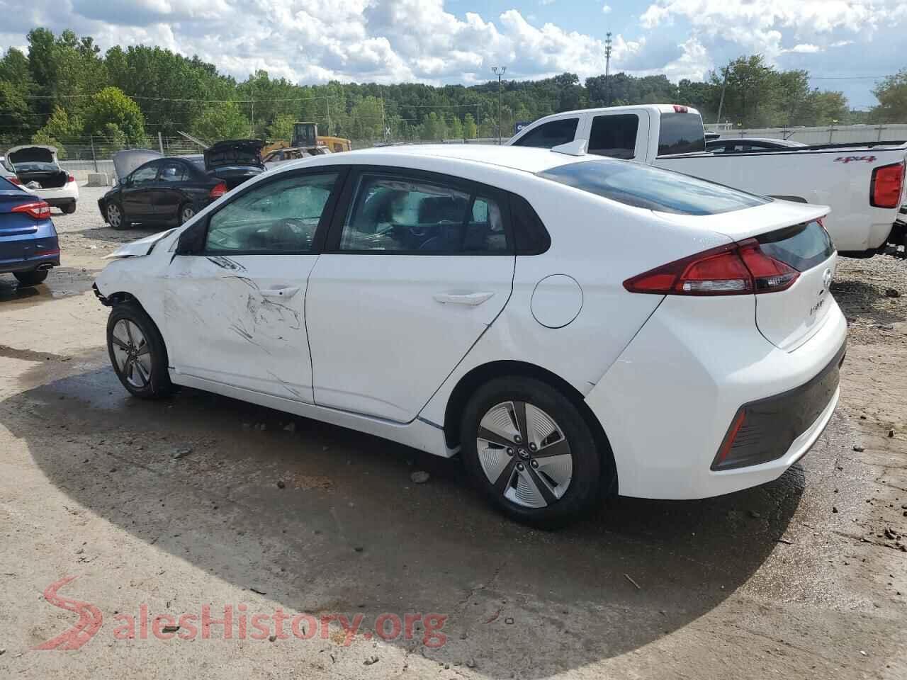 2021 HYUNDAI IONIQ VIN KMHC65LCXMU258082, front view