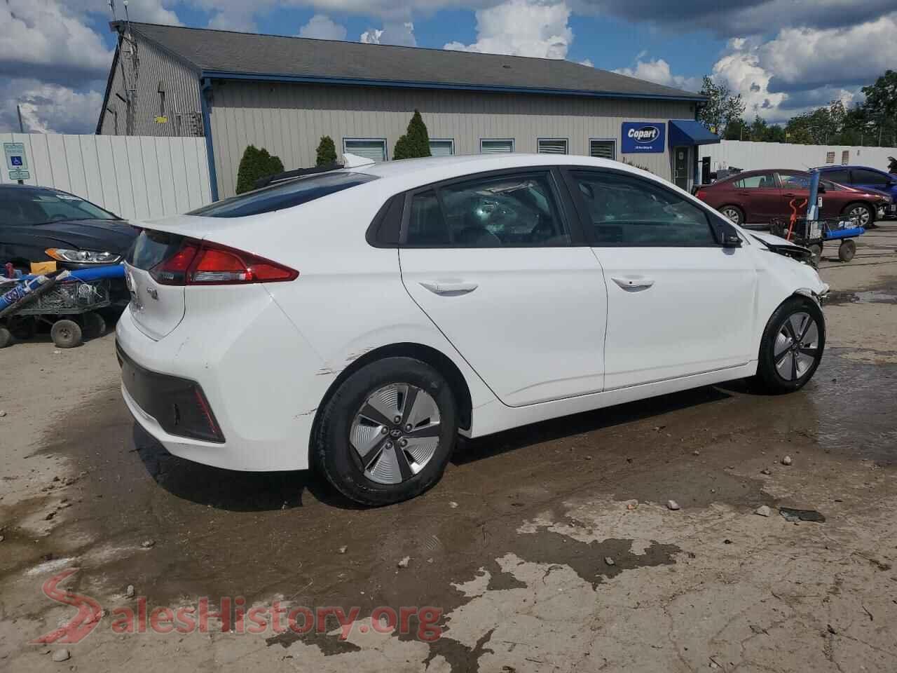 2021 HYUNDAI IONIQ VIN KMHC65LCXMU258082, right side view