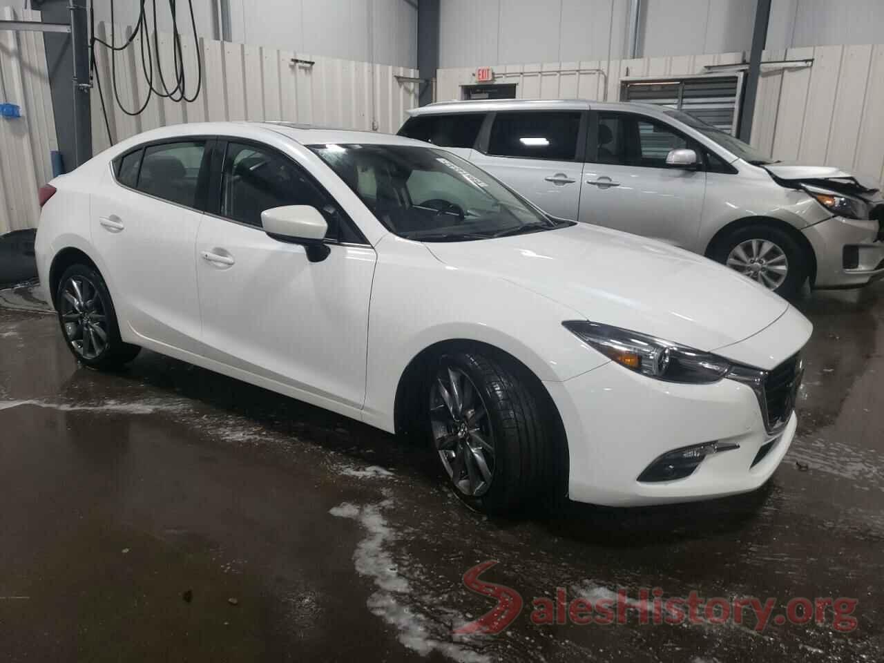 3MZBN1W36JM160042 2018 MAZDA 3