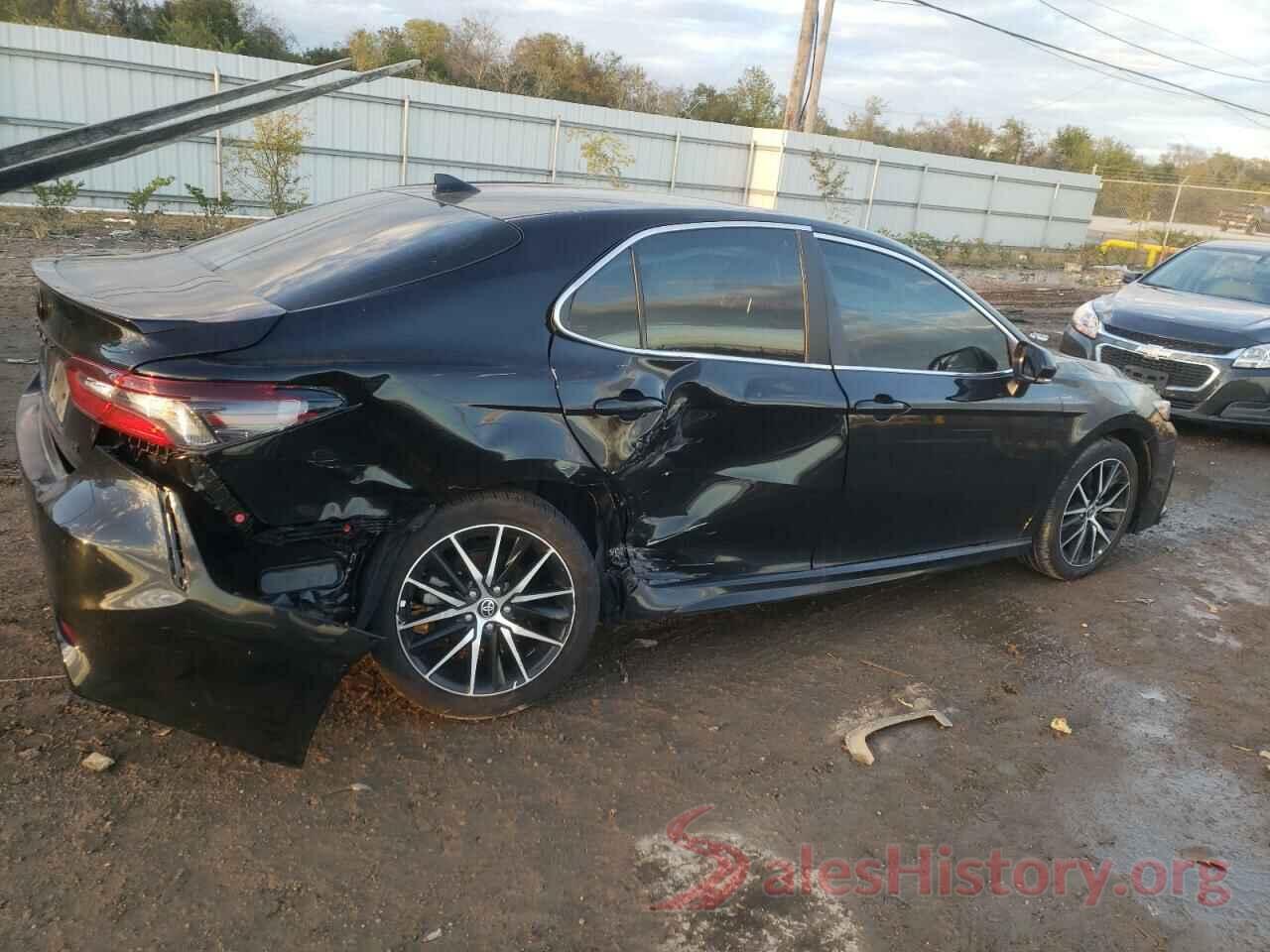 4T1G11AK0NU640352 2022 TOYOTA CAMRY