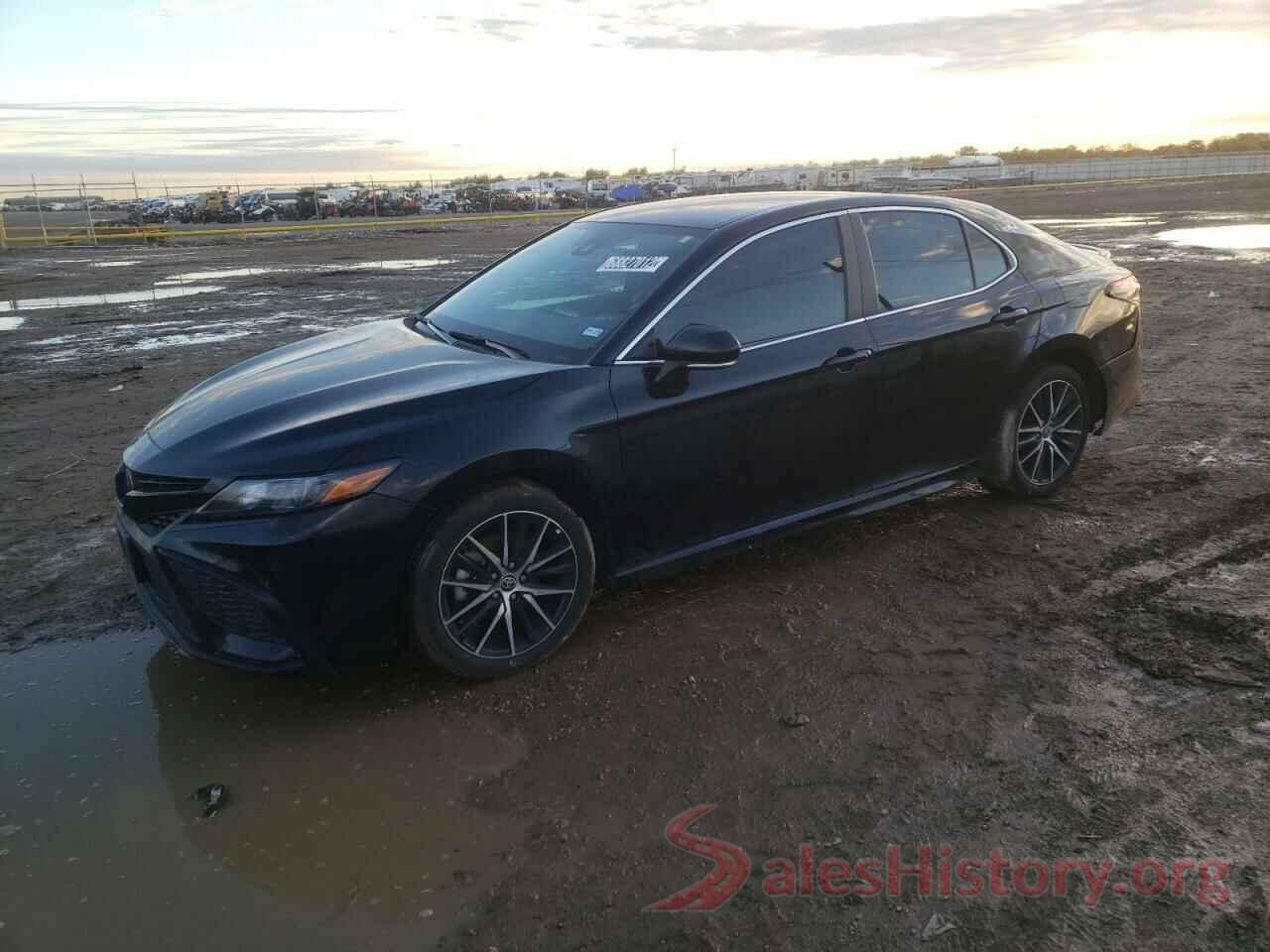 4T1G11AK0NU640352 2022 TOYOTA CAMRY