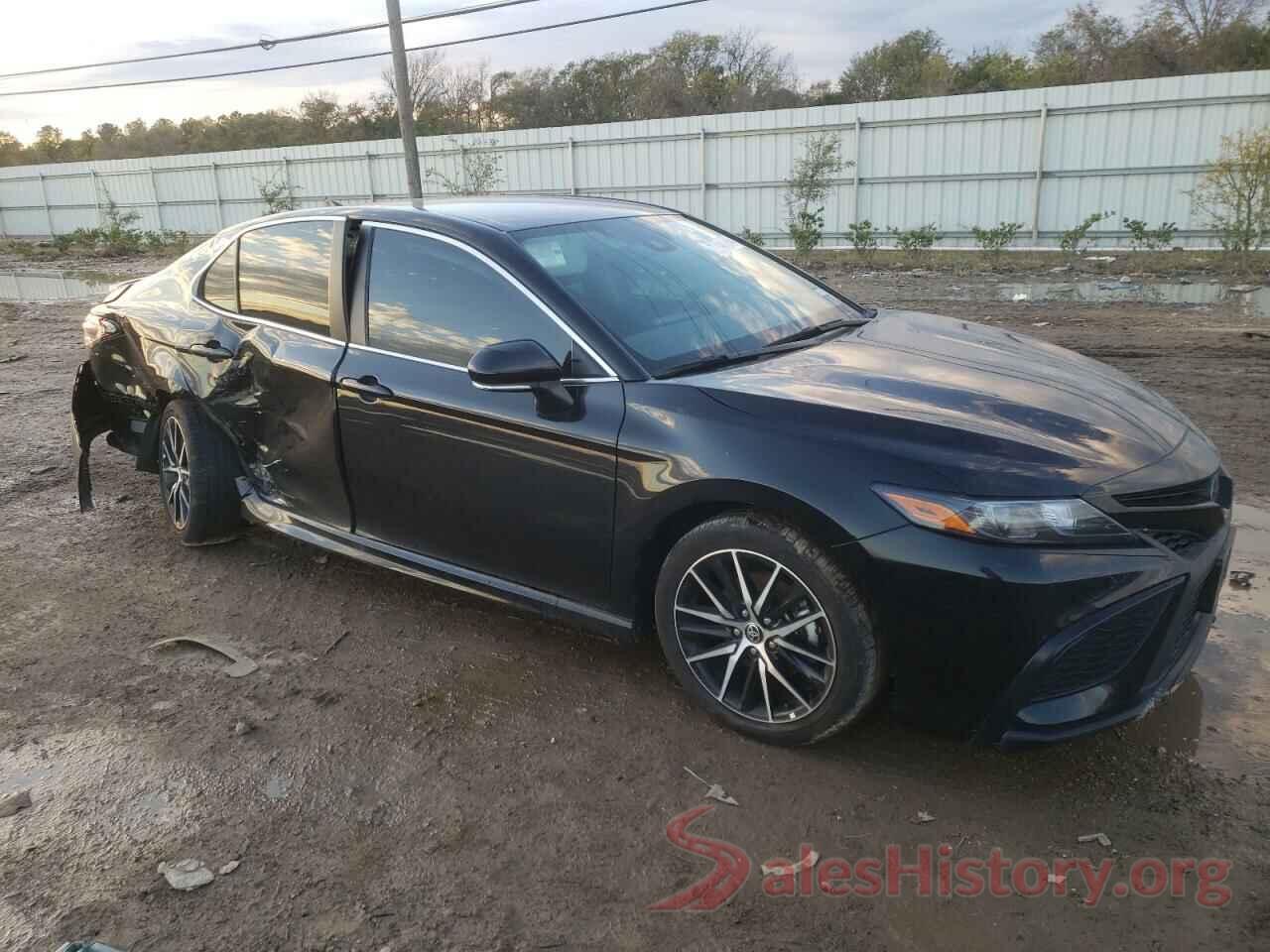 4T1G11AK0NU640352 2022 TOYOTA CAMRY