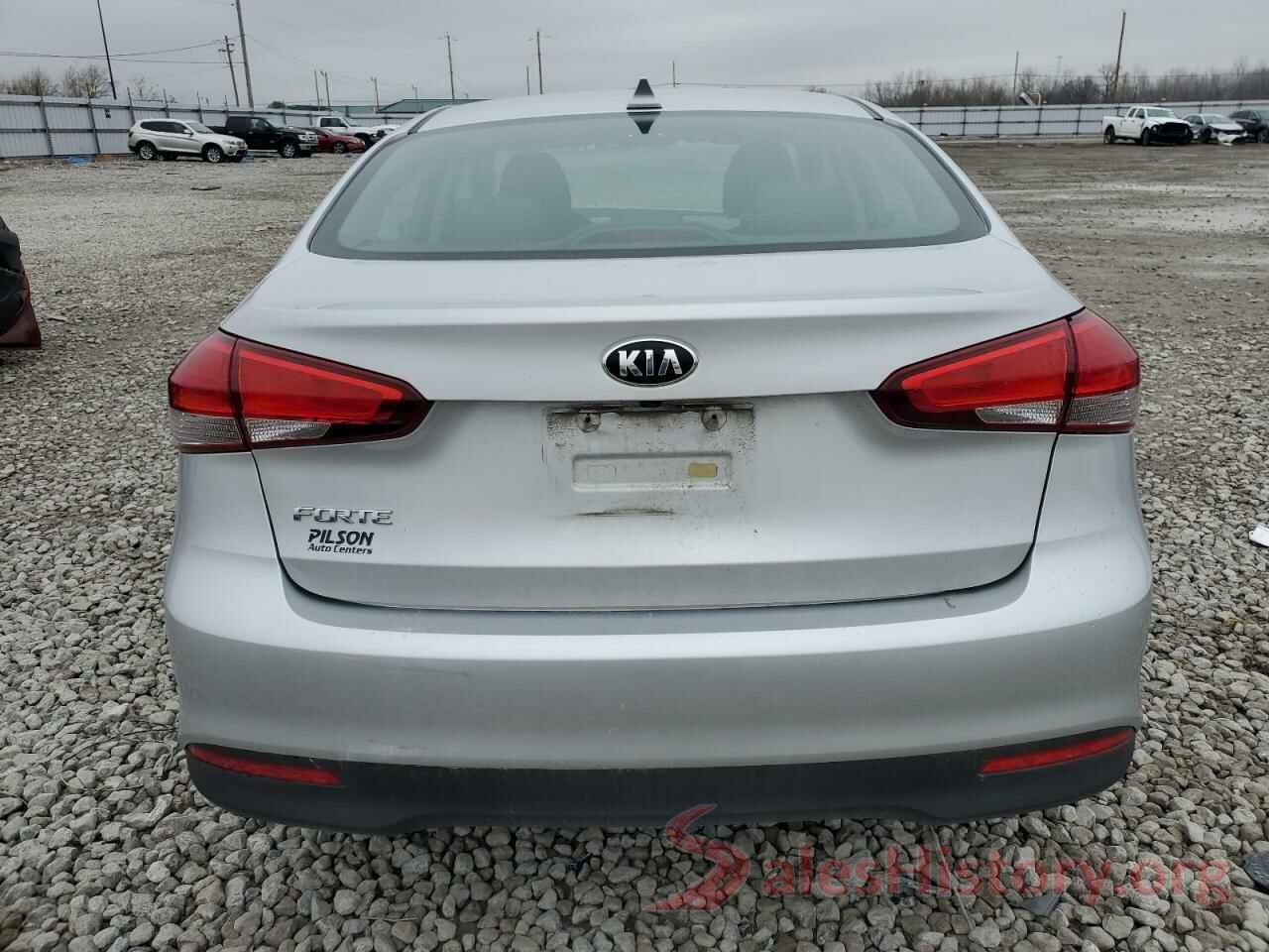 3KPFL4A72JE260767 2018 KIA FORTE