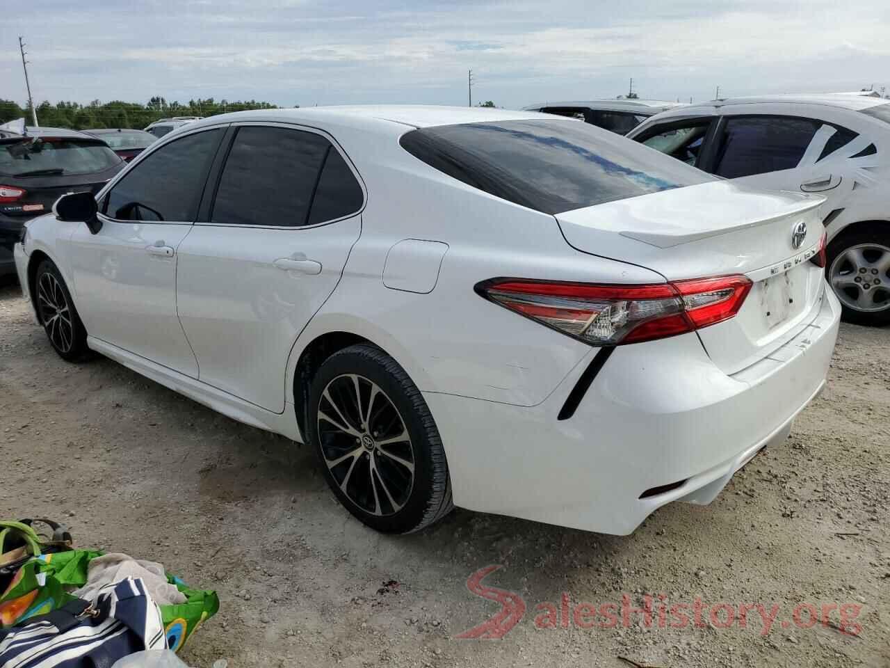 4T1B11HK2JU633557 2018 TOYOTA CAMRY