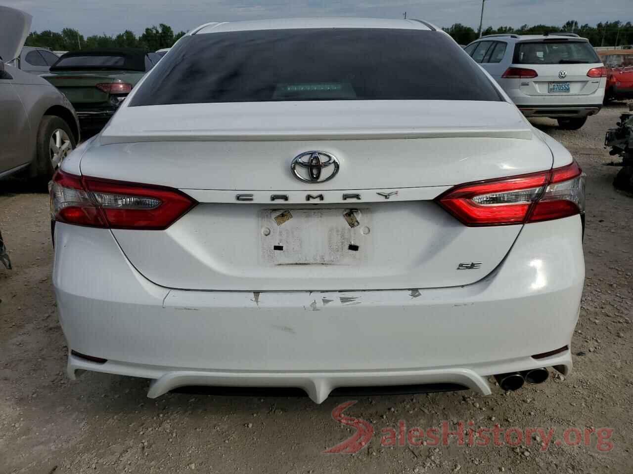 4T1B11HK2JU633557 2018 TOYOTA CAMRY