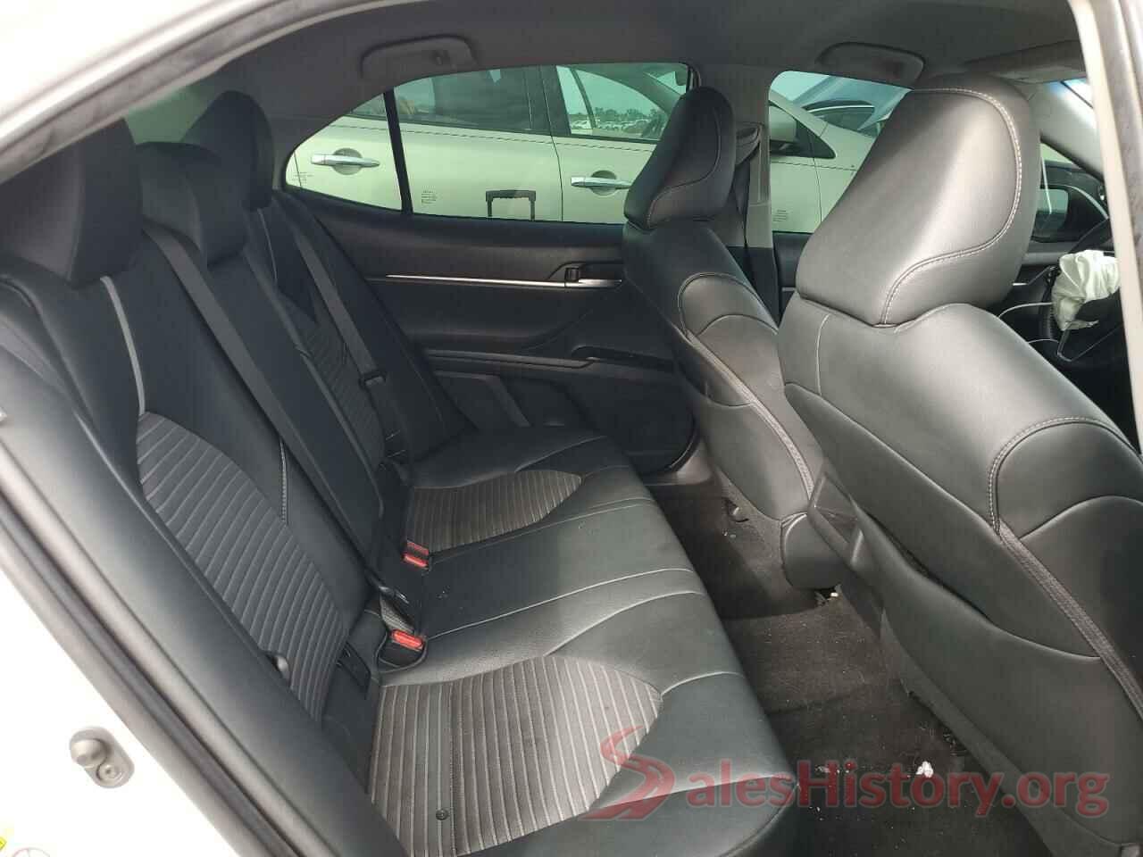 4T1B11HK2JU633557 2018 TOYOTA CAMRY