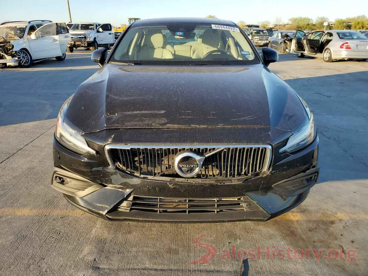 7JR102FK2KG009464 2019 VOLVO S60