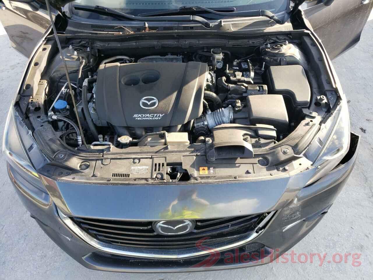 3MZBN1W33JM164632 2018 MAZDA 3