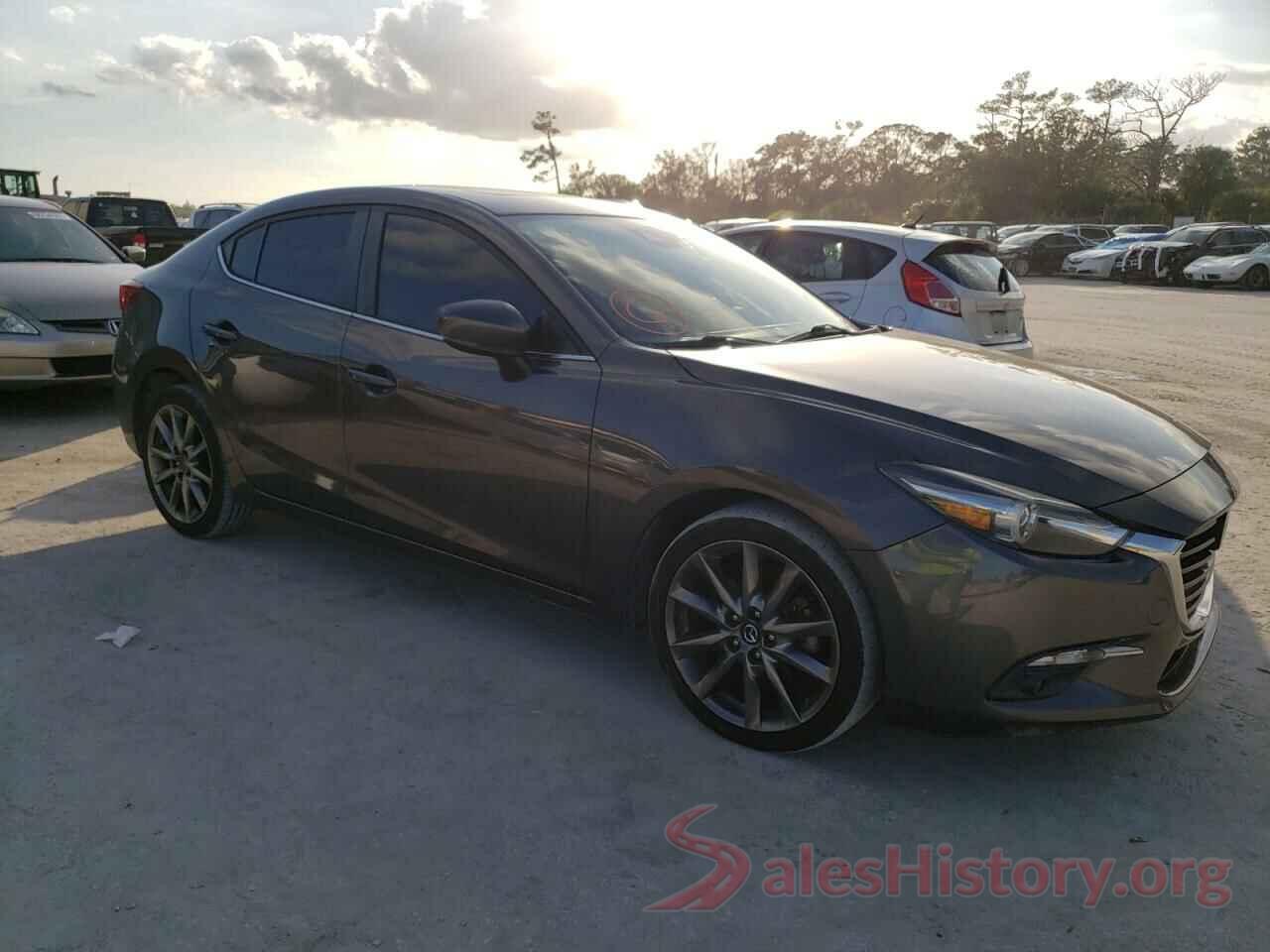 3MZBN1W33JM164632 2018 MAZDA 3